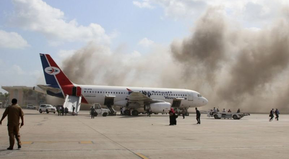 यमनमा नयाँ सरकार आएलगत्तै विमानस्थलमा भयानक आक्रमण, प्रधानमन्त्री सुरक्षित
