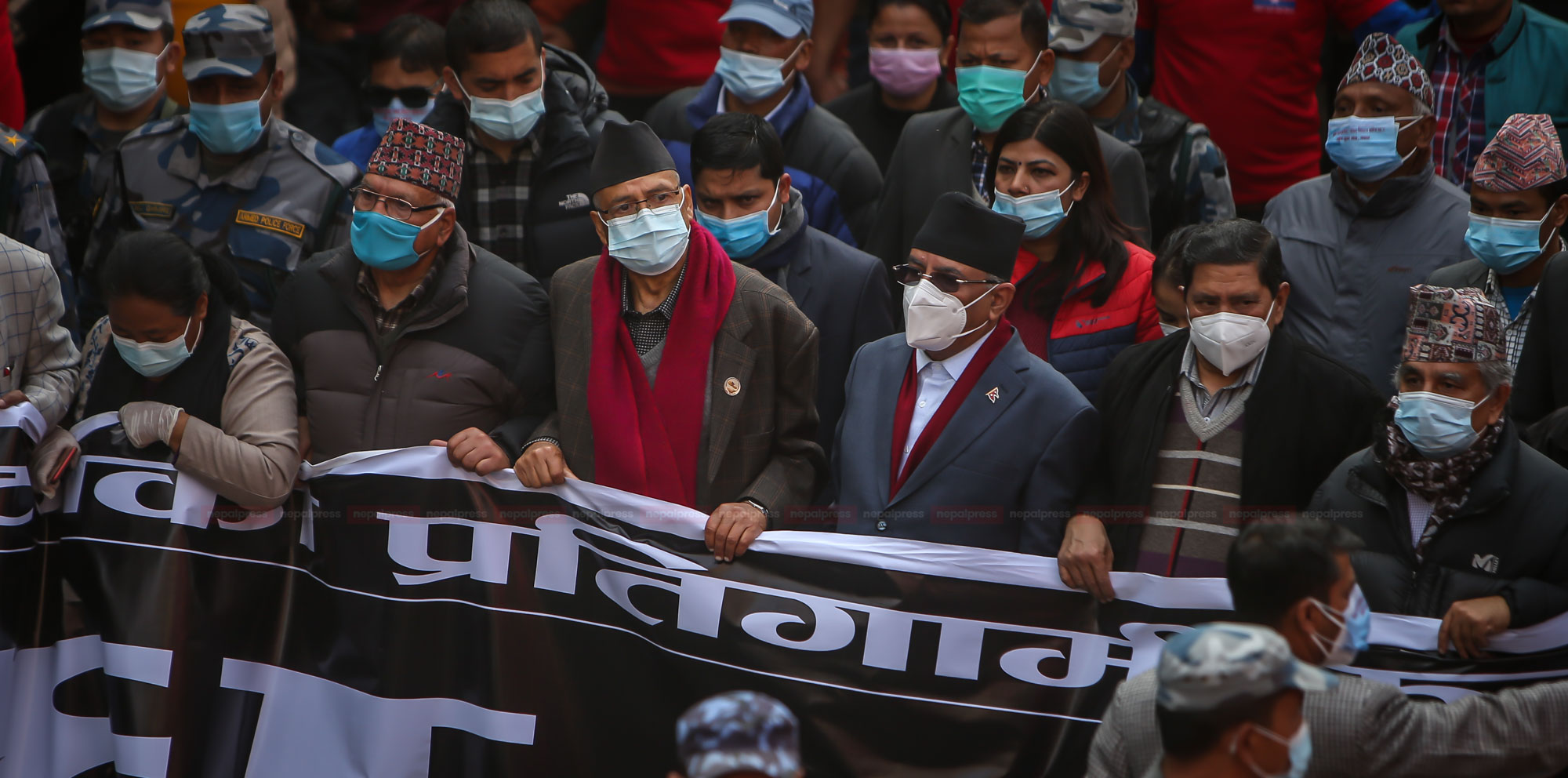 भिडियो र तस्वीरमा हेर्नुहोस् प्रचण्ड–नेपाल पक्षको शक्ति प्रदर्शन