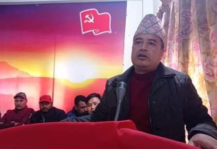 महेश बस्नेतको आरोपः माधव नेपाल प्रचण्डको दूत बनेर आएका छन्, विश्वास गर्न सकिन्न