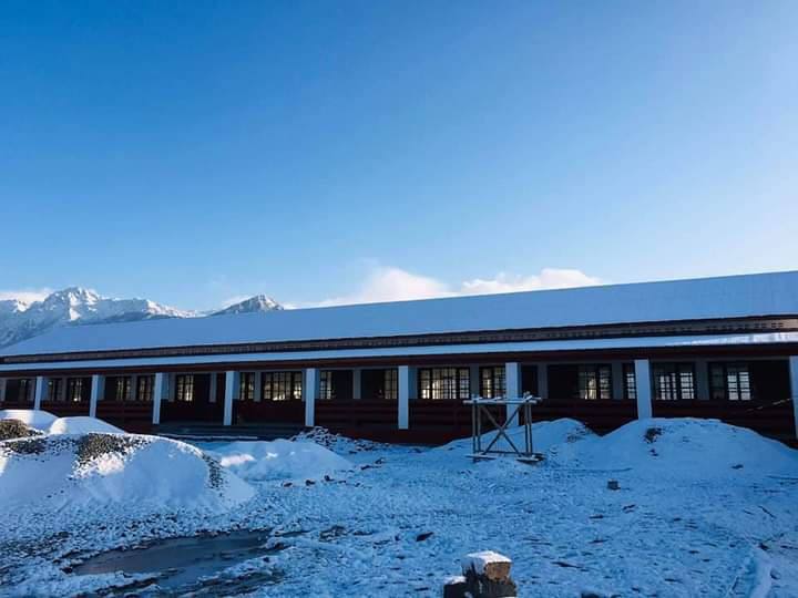 मनाङमा हिमपातले वार्षिक परीक्षा नहुँदै विद्यालय बन्द