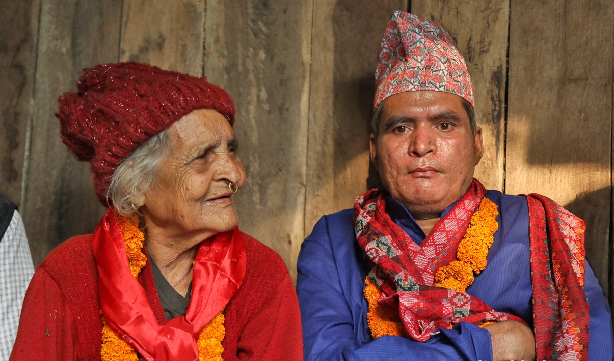 दुर्गाप्रसाद घर फर्किए, ४० वर्षपछि आमाछोराको पुन:मिलन