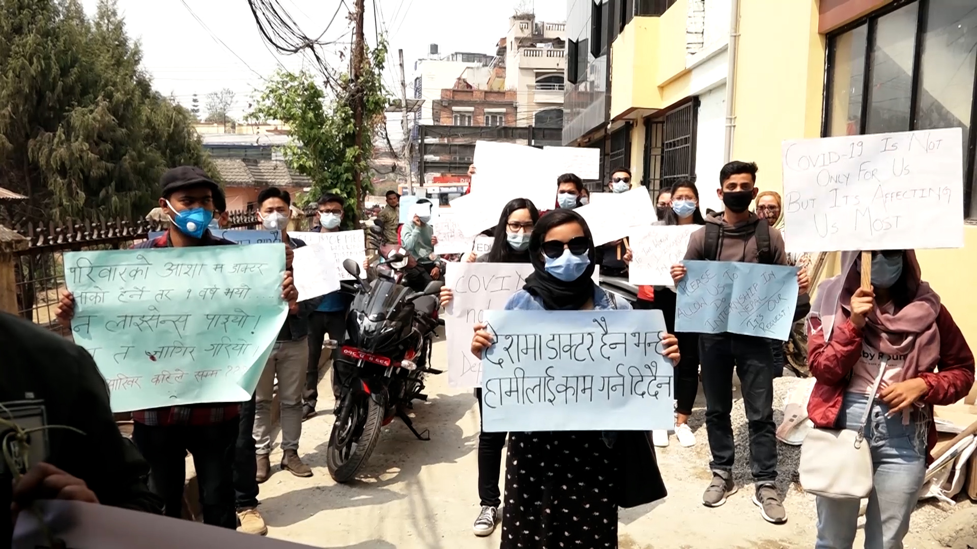 नेपालमै इन्टर्नसिप गर्न पाउनुपर्ने भन्दै एमबीबीएसका विद्यार्थी आन्दोलित