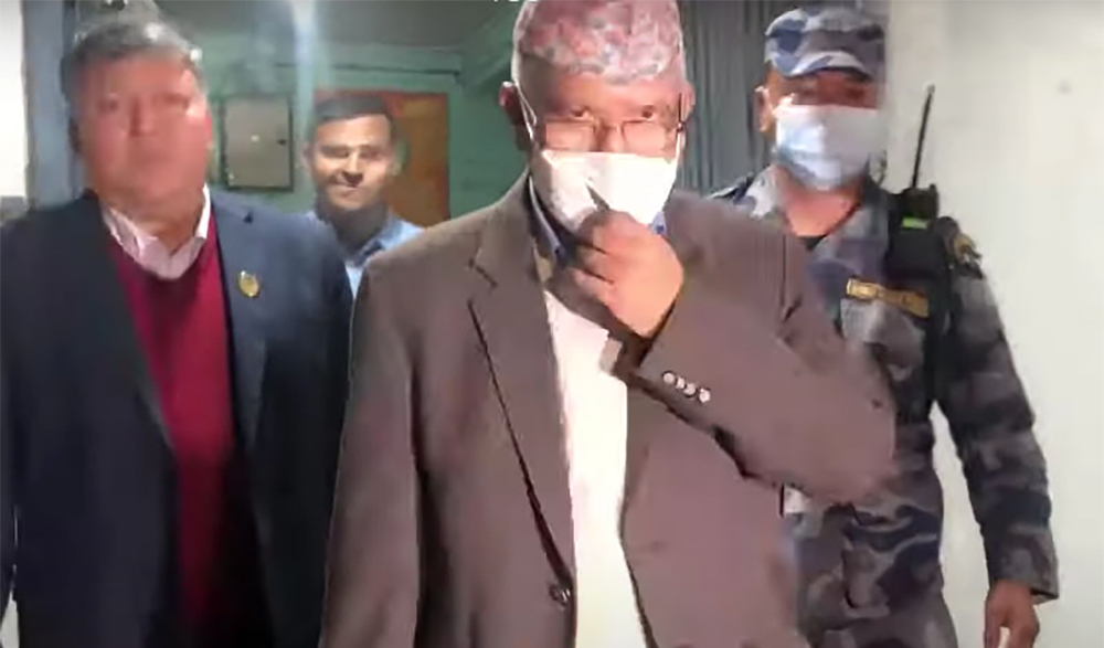 माधव नेपाल पक्षको बैठक जारी, निराश नहुन कार्यकर्तालाई आग्रह