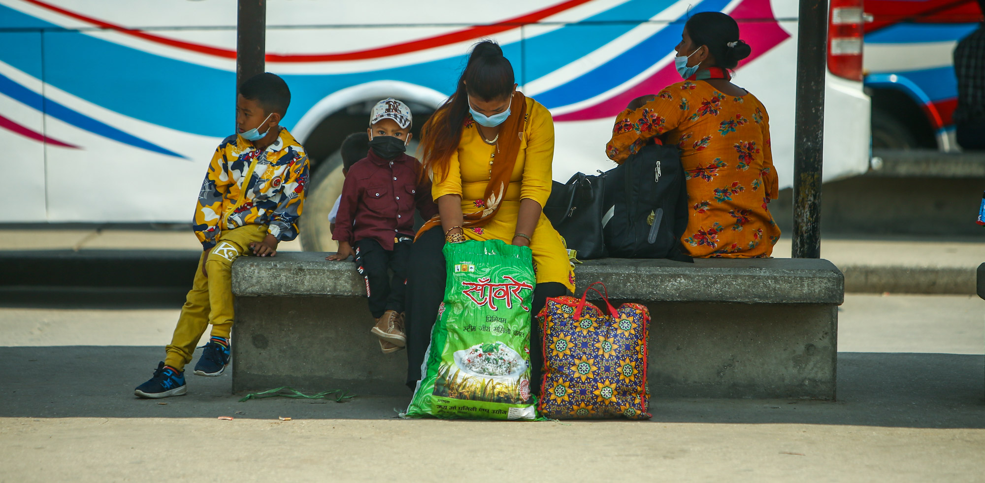 लकडाउन २.० : काठमाडौं छोडी आफ्नै थातथलोतिर
