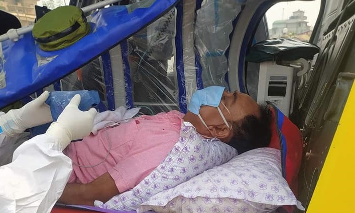 कोरोना संक्रमित सांसदलाई उपचारका लागि हेलिकप्टरबाट काठमाडौं लगियो