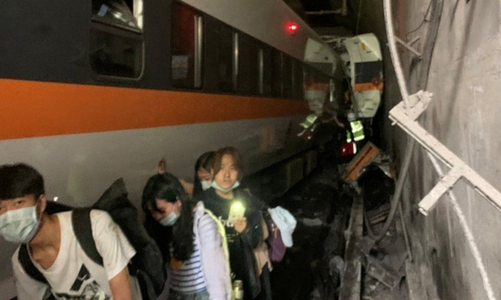 यात्रुवाहक रेल सुरुङभित्र पस्दा ताइवानमा ३४ जनाको मृत्यु, ७२ जना भित्रै फसे