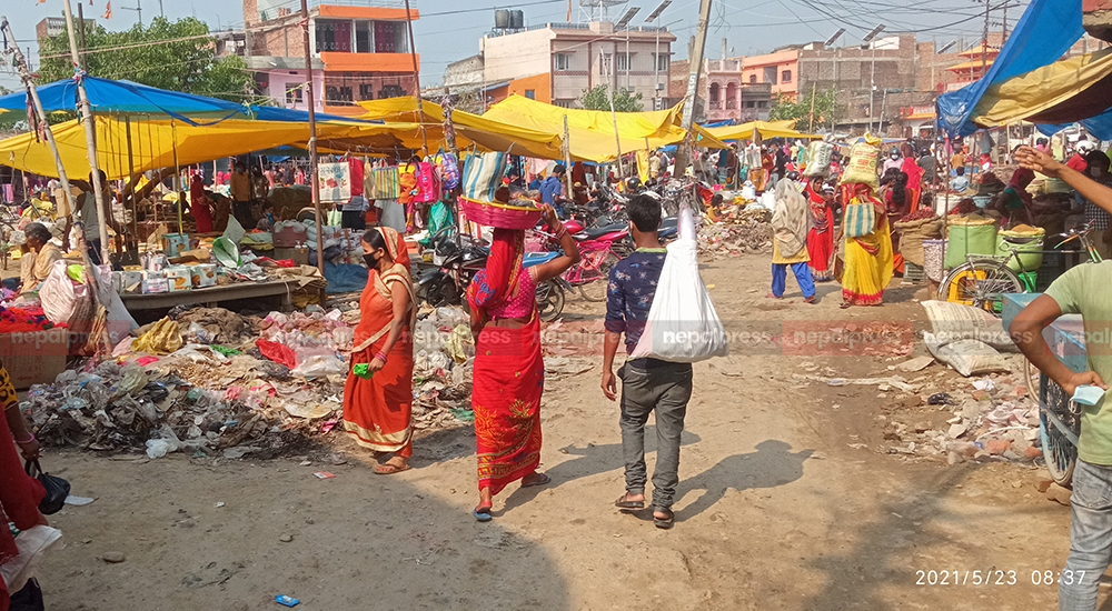 कोरोनाको ‘हटस्पट’ जनकपुरधाममा भीडभाड रोक्न प्रशासन असफल (तस्बिरहरु)