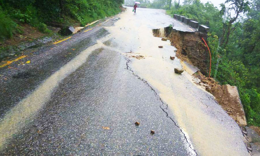 वर्षाका कारण अवरुद्ध हुनसक्ने सडक चाँडो खुलाउन तयारी