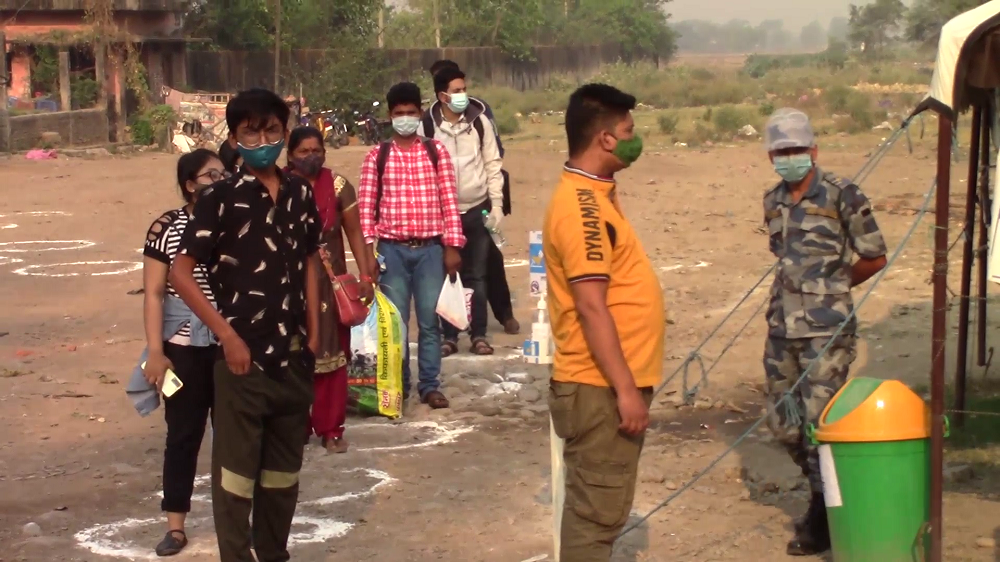 सीमावर्ती क्षेत्रका व्यवसायीको माग: नेपाली बजार बचाउन सीमामा कडाइ गरियोस्
