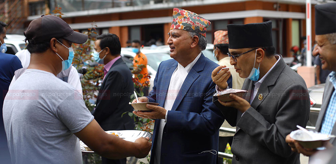 खीर खाँदै एमाले नेता, नेपाल पक्ष अनुपस्थित (तस्बिरहरू)