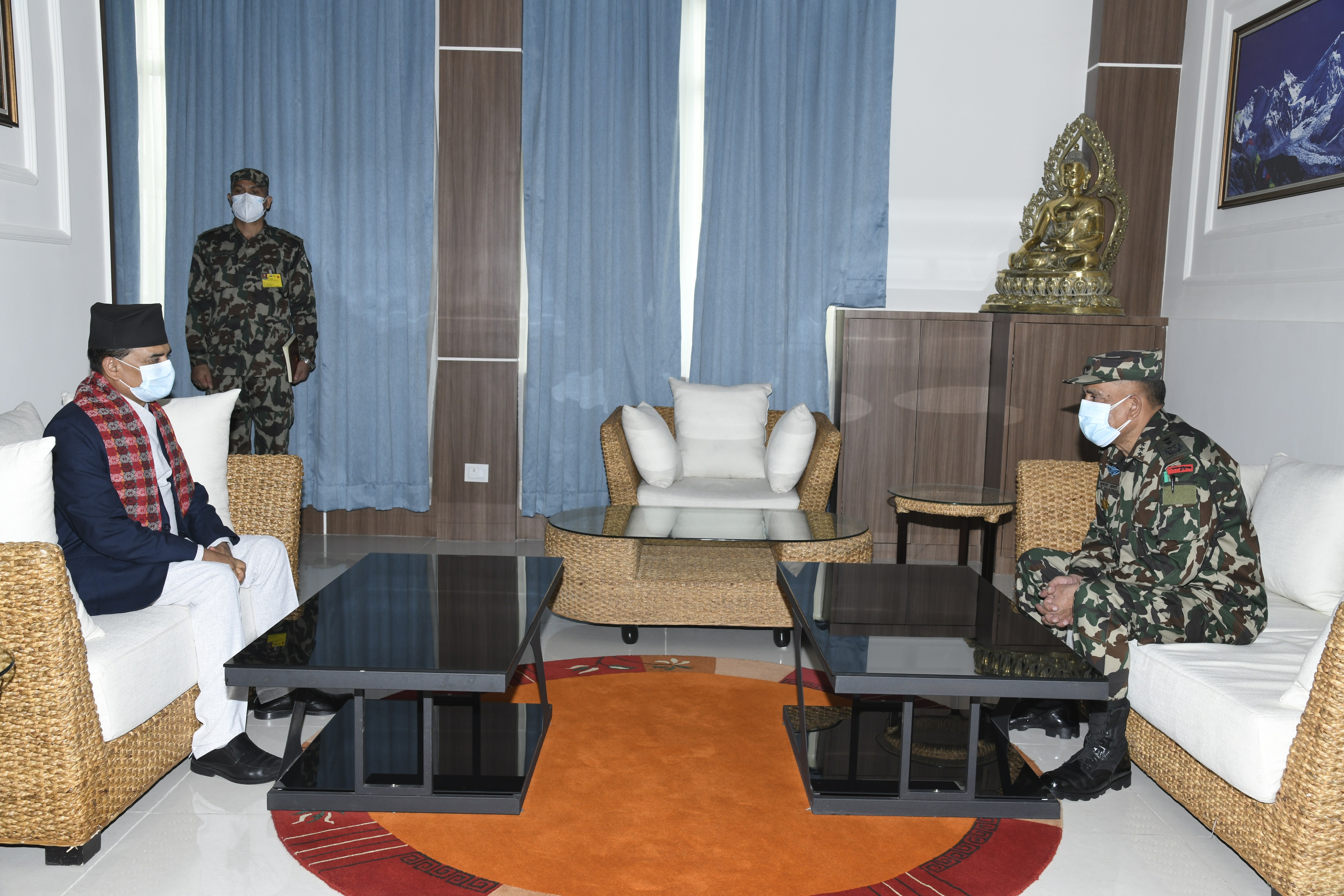 रक्षासचिव पौड्याल र कायममुकायम प्रधान सेनापति शार्माबीच भेटवार्ता
