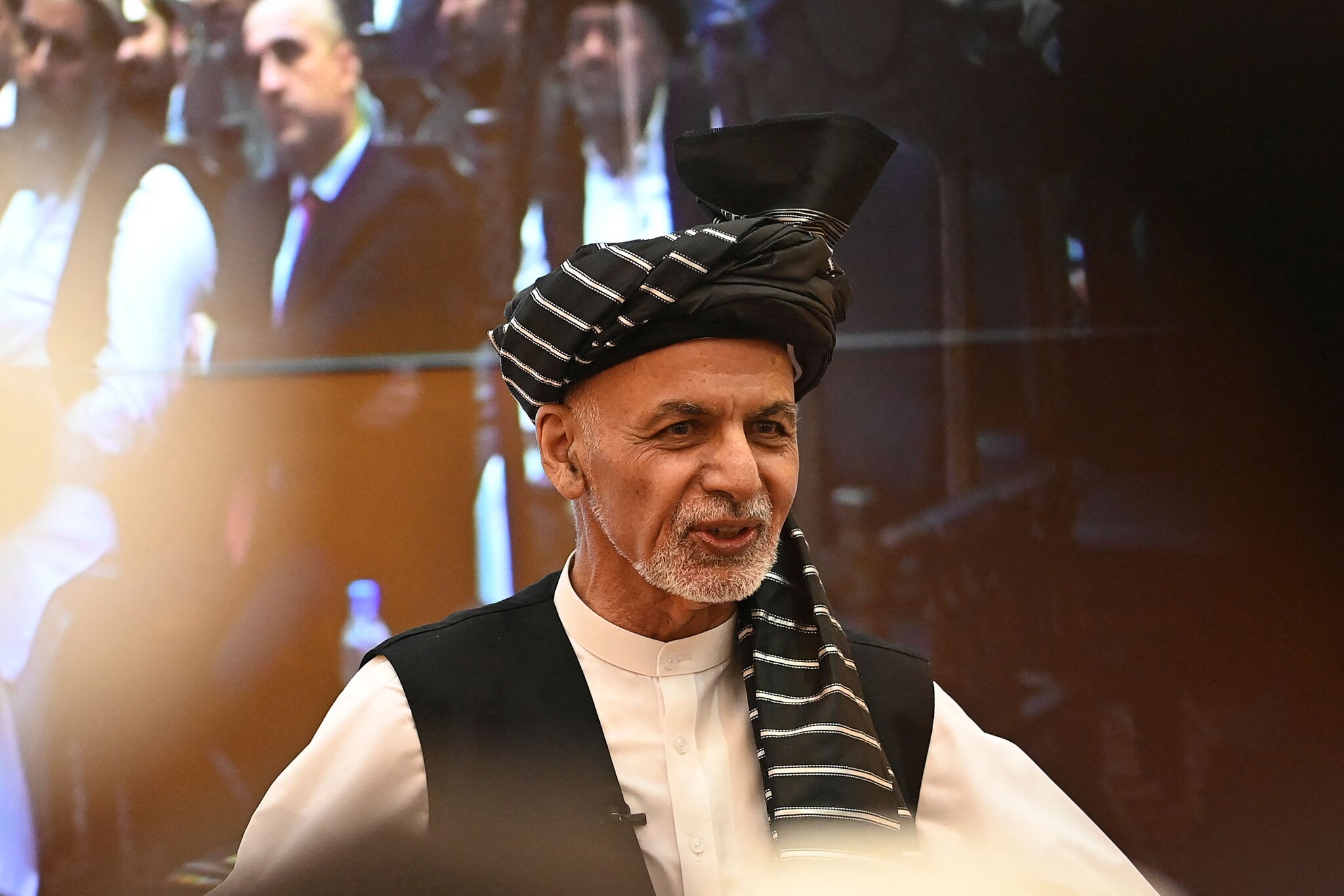 देश छाडेर भागेका अफगानिस्तानका पूर्वराष्ट्रपति घानीले मागे माफी, पैसा लिएर भागेको आरोपको खण्डन