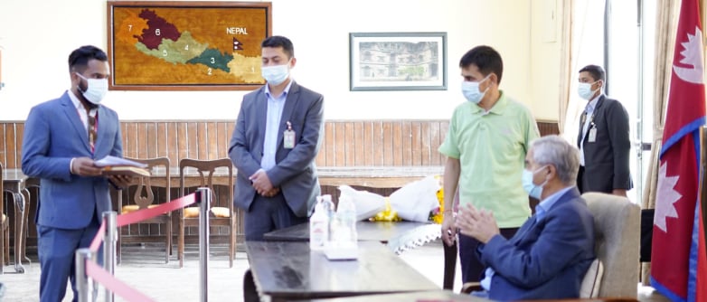 प्रधानमन्त्री देउवालाई बंगलादेशमा अध्ययनरत मेडिकल विद्यार्थीले बुझाए ७ बुँदे ध्यानाकर्षण पत्र