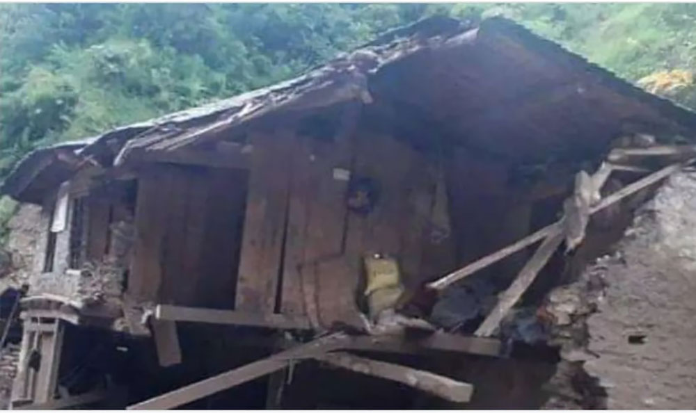 कालिकोटमा निरन्तरकाे वर्षाले घर भत्कियो, एकको मृत्यु