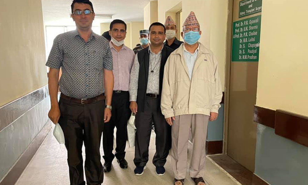 माधव नेपाल डिस्चार्ज, केही दिन घरमै आराम गर्न चिकित्सकको सुझाव