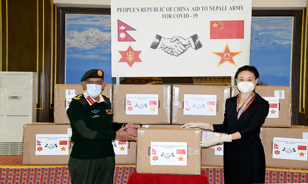 चीनले नेपाली सेनालाई दियो ३ लाख खोप