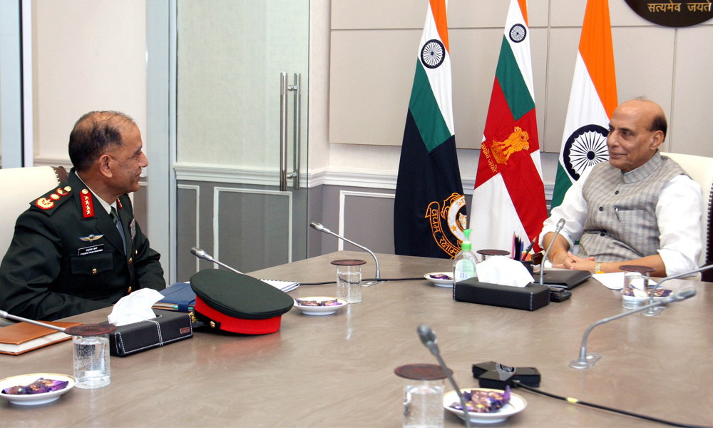 प्रधानसेनापति शर्मा र भारतीय रक्षामन्त्रीबीच भेटवार्ता