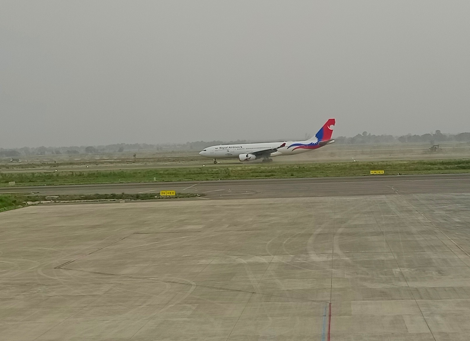 गौतमबुद्ध विमानस्थलमा नेपाल एयरलाइन्सको वाइडबडी जहाज सफल अवतरण (भिडिओ)