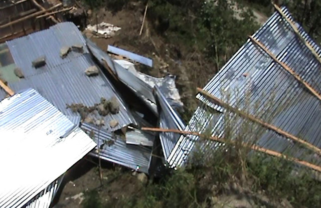 महोत्तरीमा हावाहुरीले विद्यालय तथा घरमा क्षति