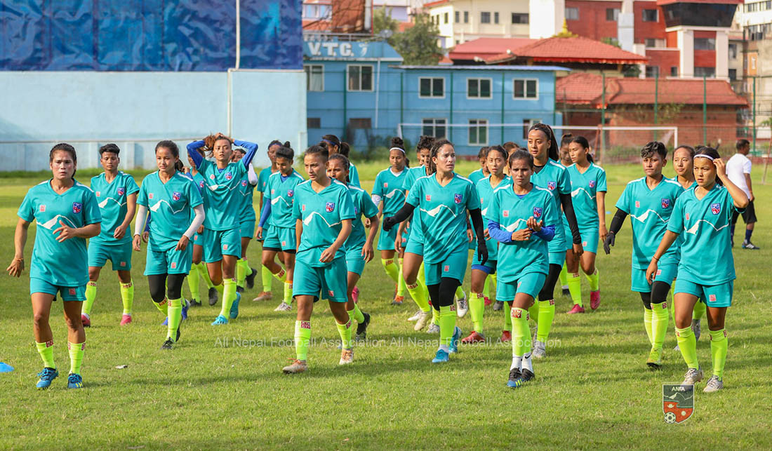 घरेलु मैदानमा साफ च्याम्पियन बन्न उत्साही नेपाली महिला फुटबल टोली