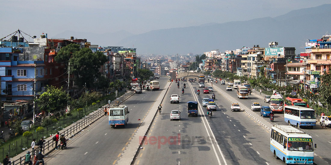 सुनसान बन्दै काठमाडौं, सडकमा सवारी चाप घट्यो (तस्बिरहरू)