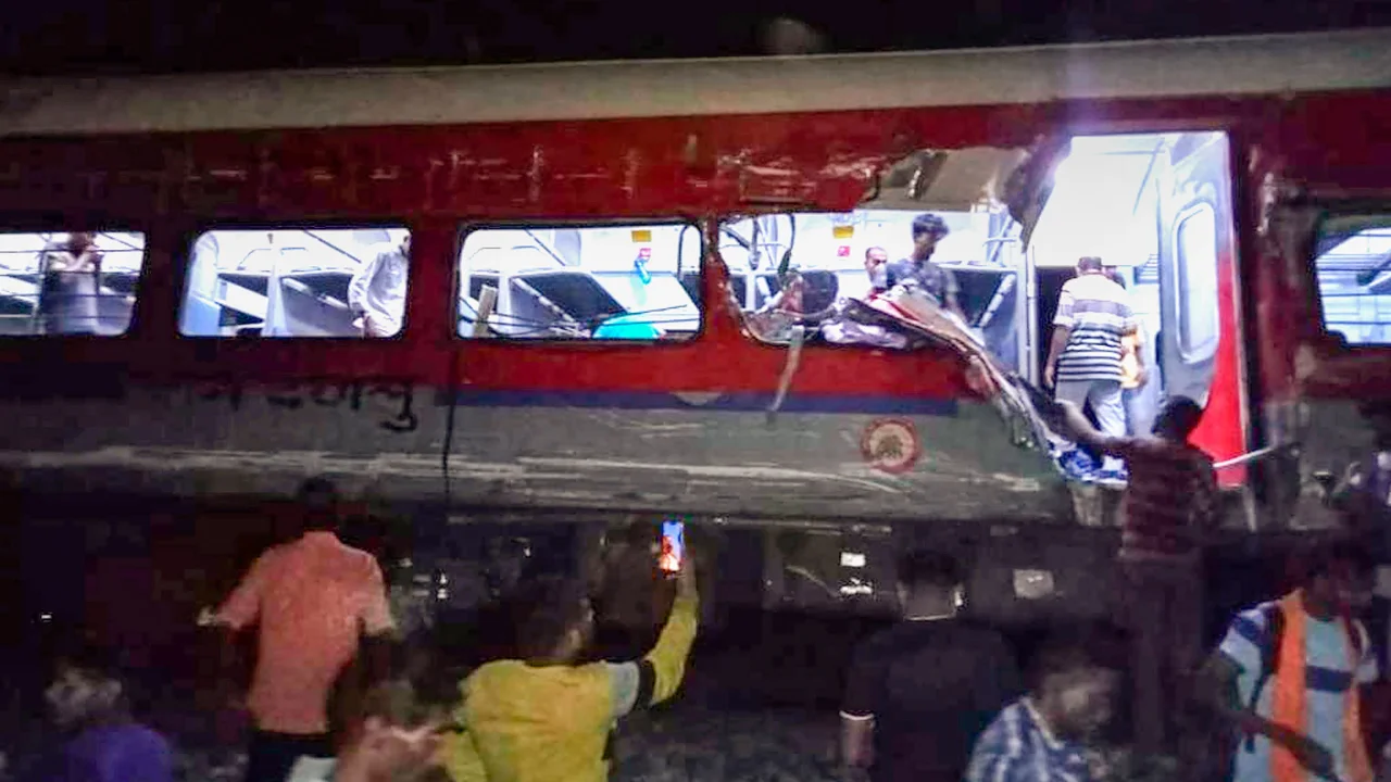 ओडिशा रेल दुर्घटना : मृत्यु हुनेको सङ्ख्या २३८ पुग्यो, उद्धार कार्य जारी