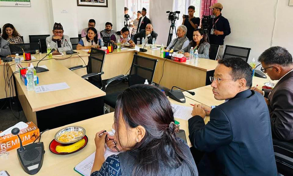 संसदीय गतिविधिमा सक्रिय हुँदै माओवादी नेता पुन, समिति बैठकमा सहभागी