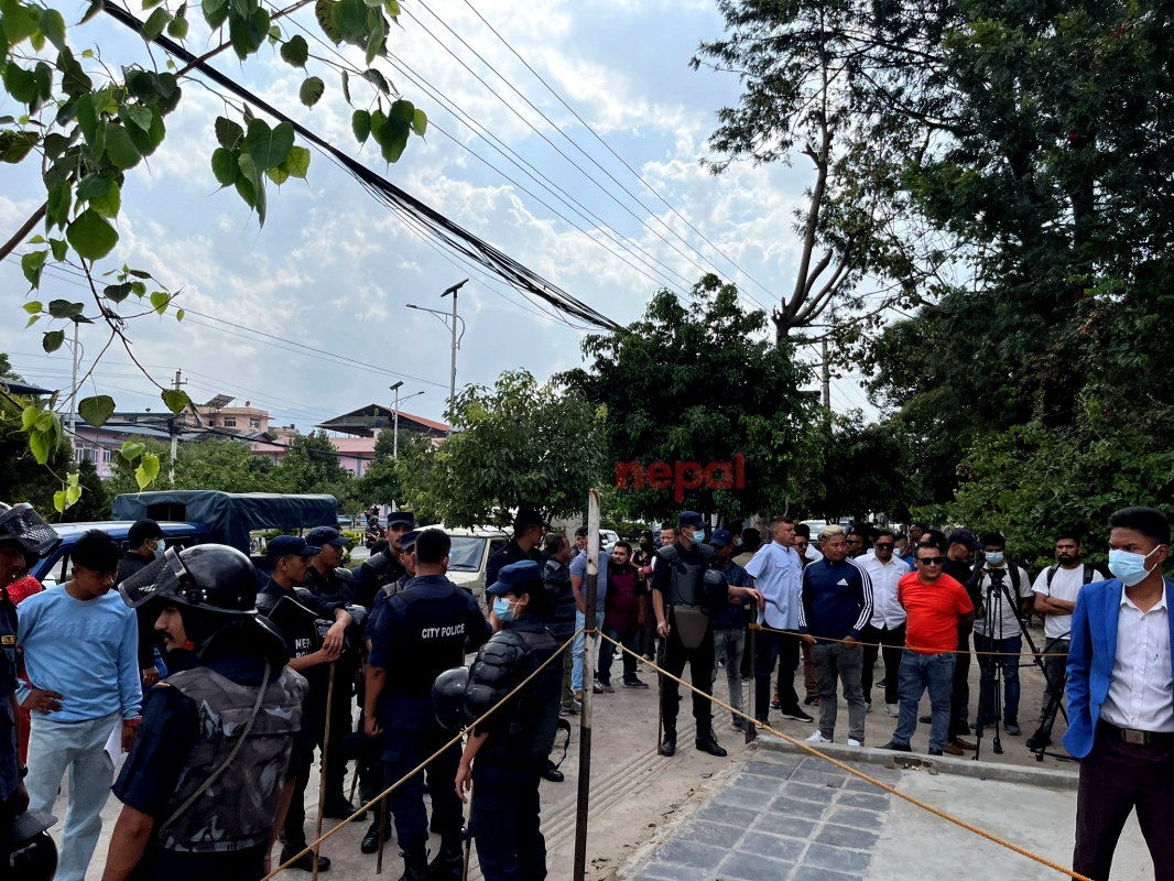 नक्कली शरणार्थी प्रकरण- थुनछेक आदेशअघि अदालत आसपास सुरक्षाकर्मी तैनाथ (तस्बिरहरु)