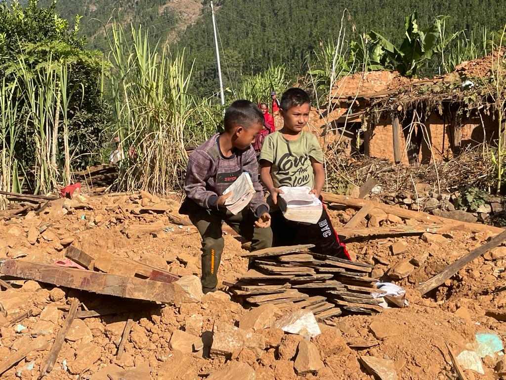 विक्षिप्त छन् भूकम्प प्रभावित क्षेत्रका बालबालिका