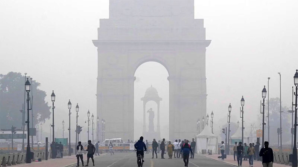 नयाँ दिल्लीमा प्रदूषण बढेपछि सवारी साधनमाथि रोक लगाइयाे