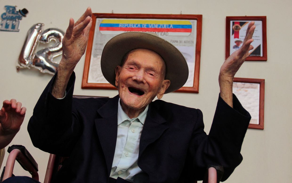 संसारकै सबैभन्दा वृद्ध व्यक्ति जुआन भिसेन्टेको ११४ वर्षको उमेरमा निधन
