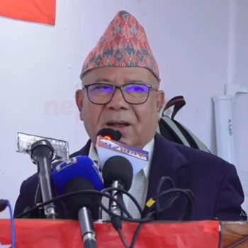 म प्रधानमन्त्री बन्छु कि भनेर भतभती पोलिएकाहरुलाई धिक्कार छ : माधव नेपाल