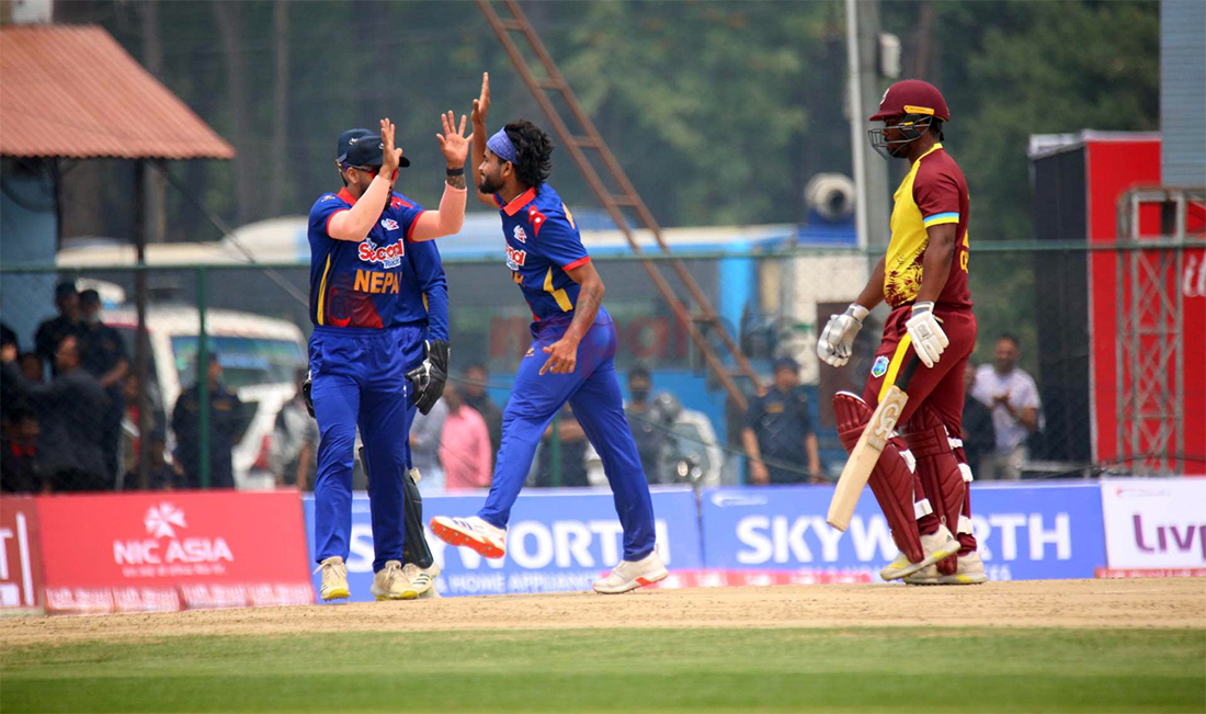 नेपाललाई पहिलो ओभरमै सफलता, कमलले लिए विकेट