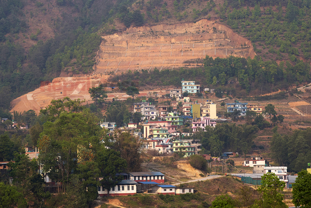 काठमाडौैंमा व्यवस्थित भन्दै गरिने अव्यवस्थित काम (तस्बिरहरु)