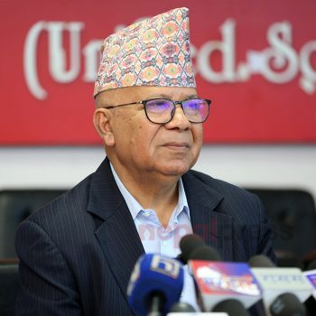 प्रचण्ड सरकारको भलो चाहन्छौँ, विभाजनको पक्षमा छैनौँ : माधव नेपाल